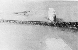 Image: Broken Bridges in Italy; Right: Piazzola