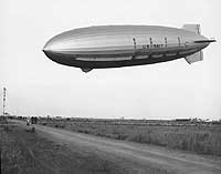 Photo # NH 97976: USS Akron landing as Sunnyvale, California, 13 May 1932