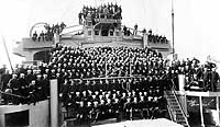 Photo # NH 105772:  Officers and crew of USS Aeolus, 1919